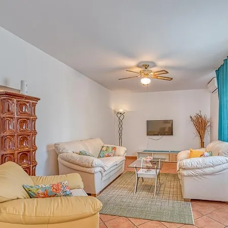 Gaby With Balcony アパート *