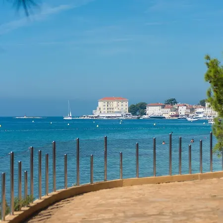 Gaby With Balcony アパート *