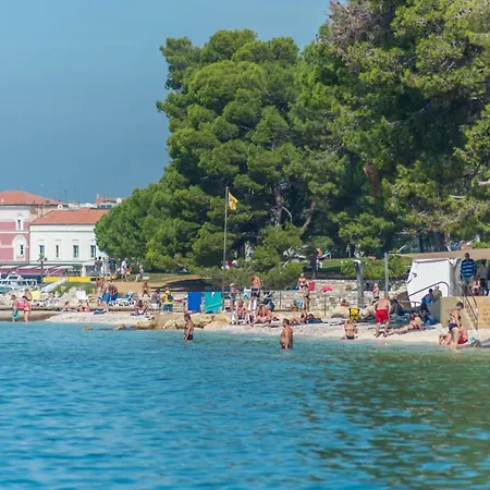 Gaby With Balcony アパート