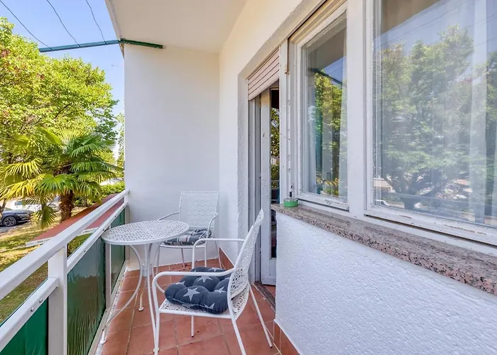 アパート Gaby With Balcony *